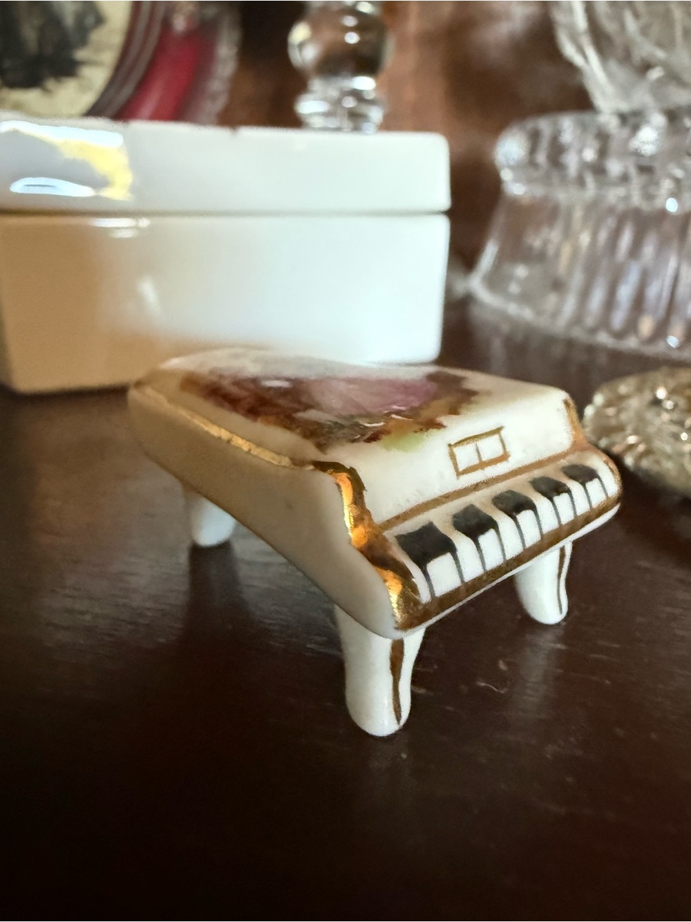 Vintage Limoges France Miniature Porcelain Grand Piano Courting Couple 1.5”